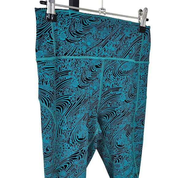 Lululemon In Movement Crop *Everlux 19" Kitakami Spirit Green Black Size 6 - Picture 7 of 8